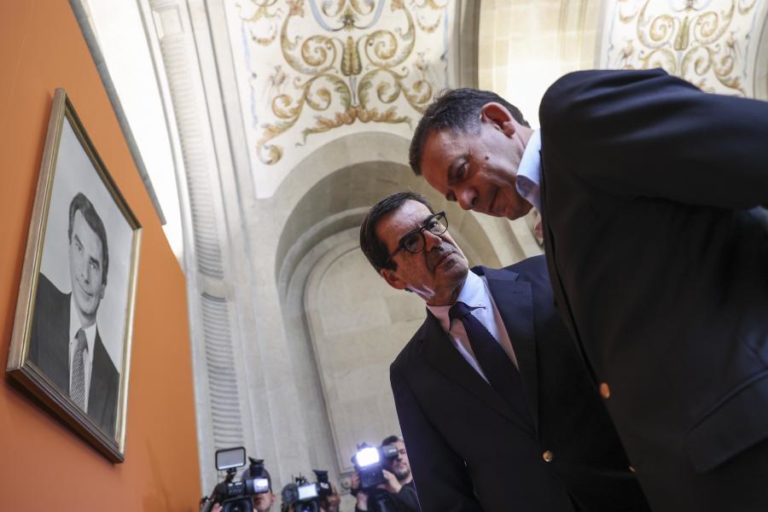 Rui Moreira retira propostas de cedência de imóveis para mesquitas no Porto