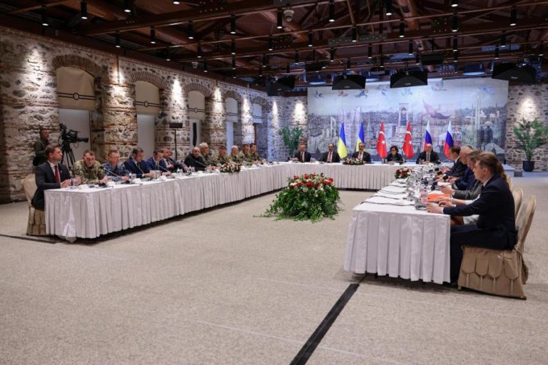 Delegações russa e ucraniana abandonam Istambul sem resultados significativos