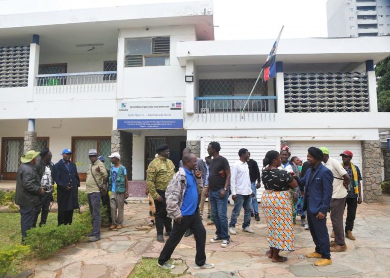 Antigos guerrilheiros da Renamo acampados na sede em Maputo para “forçar” demissão de Ossufo