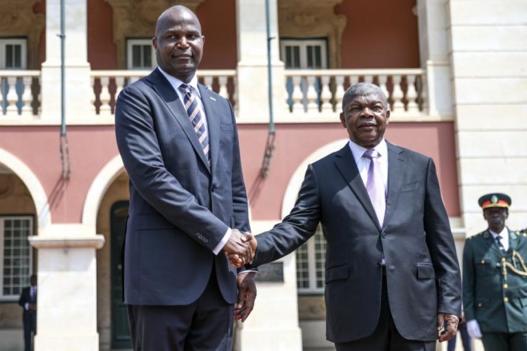 Angola e Moçambique assinam cinco instrumentos jurídicos durante visita de Daniel Chapo