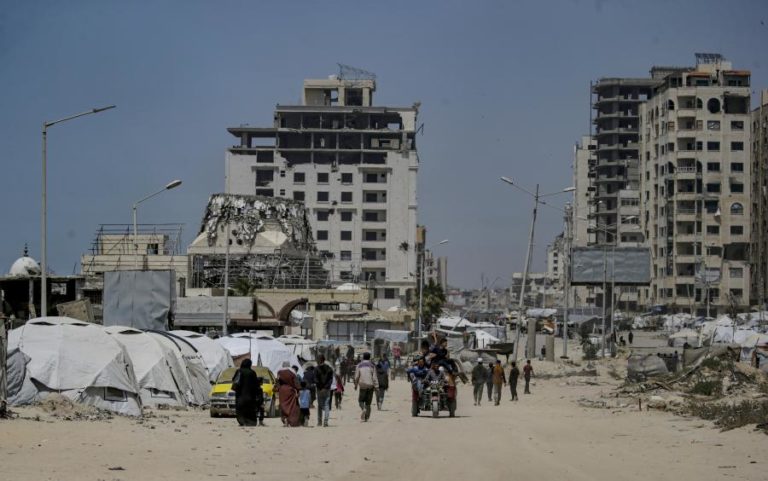 Líderes árabes procuram alcançar cessar-fogo em Gaza e prometem apoio à reconstrução