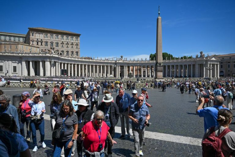 Papa Leão XIV mostra-se ao mundo através da Missa Inaugural de Pontificado