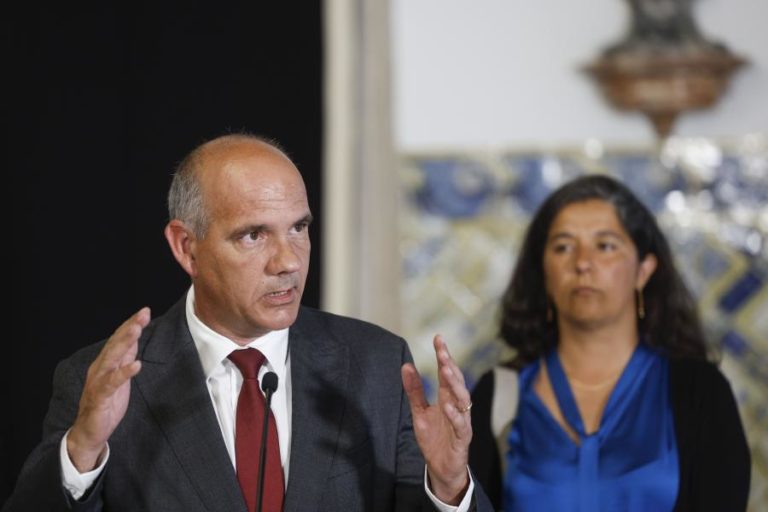 PCP diz que revisão da Constituição é “fuga para a frente”