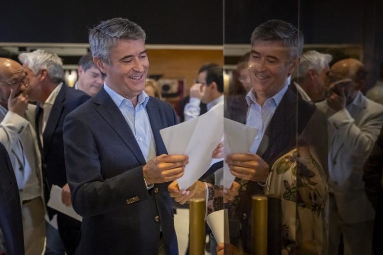 Carneiro aberto a viabilizar orçamento diz que PS não deve vetar nome da AD para PAR