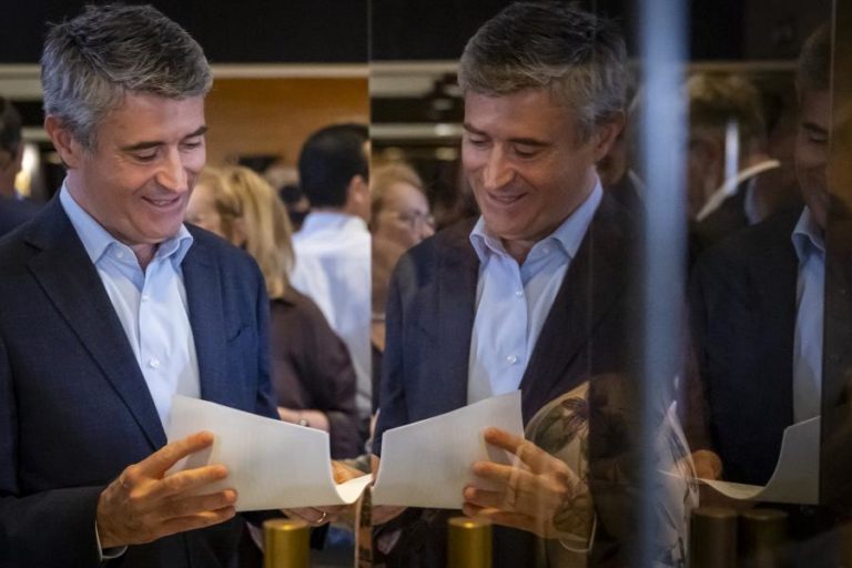 José Luís Carneiro afasta para já comissão de inquérito a Luís Montenegro