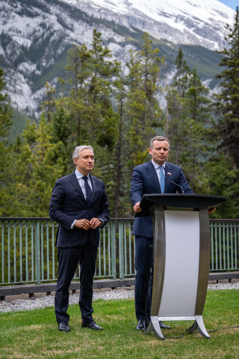 Canadá lidera debate sobre estabilidade económica em reunião do G7 em Banff