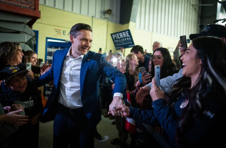 Oposição redefine liderança e Alberta ameaça separar-se