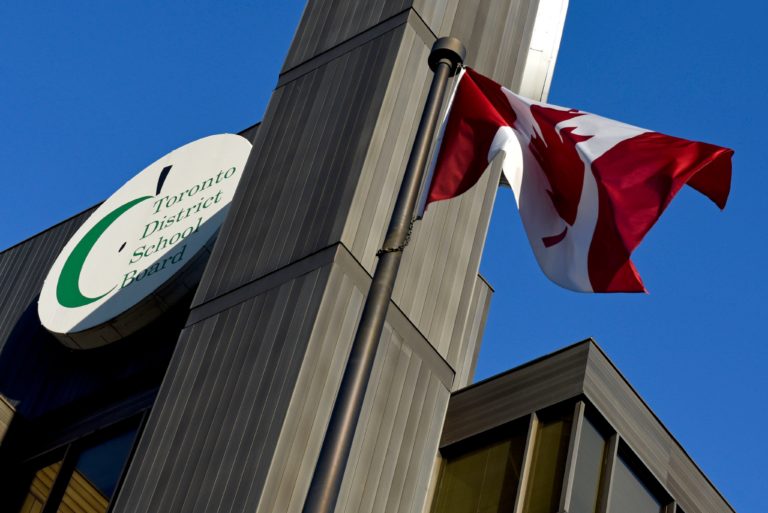 TDSB considera fechar piscinas e despedir instrutores