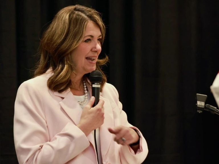 Alberta altera proposta de referendo separatista após oposição indígena