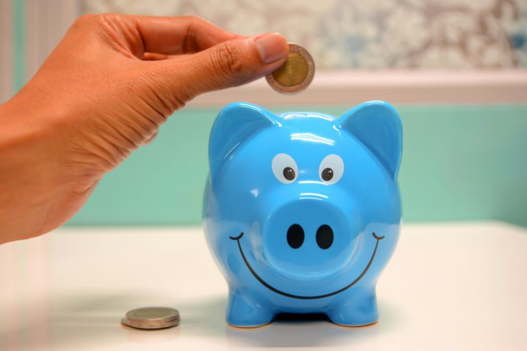 Canadianos poupam mais face à incerteza económica