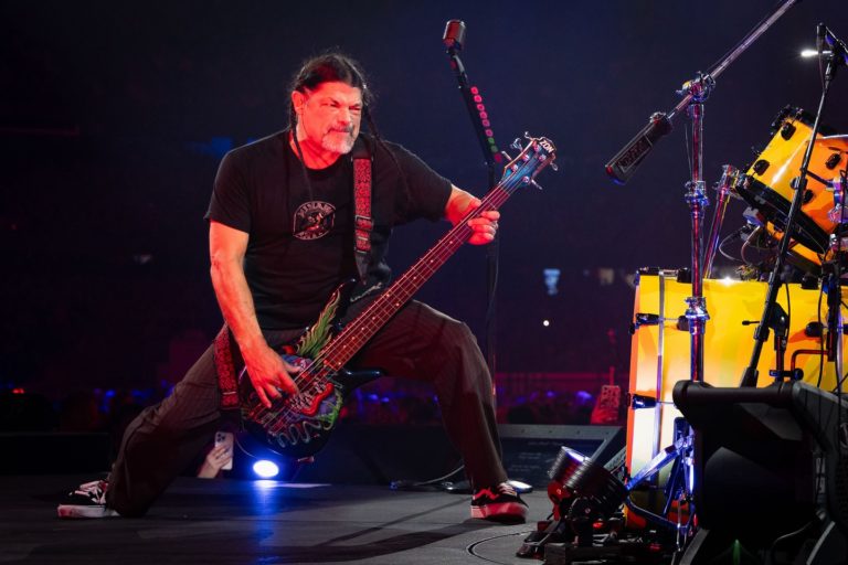 Metallica doam 40 mil dólares a banco alimentar de Toronto