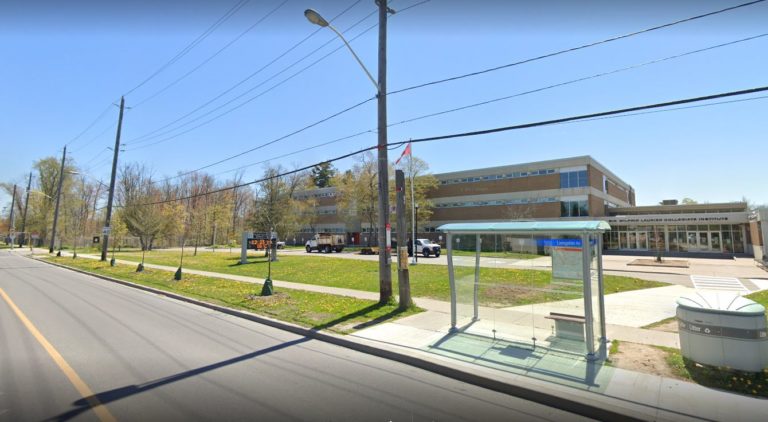 Polícia de Toronto detém 5 adolescentes suspeitos de esfaqueamento