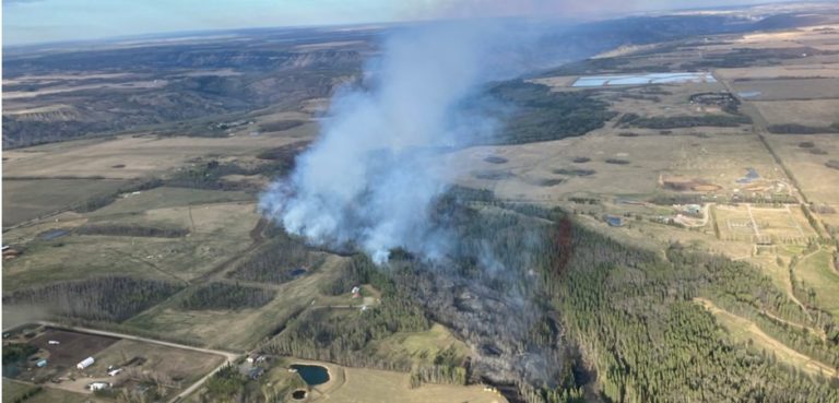 Incêndio obriga a evacuação de Fort St. John, em B.C.