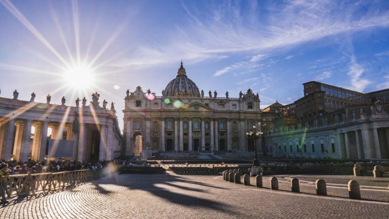 Conclave para escolha do sucessor do Papa Francisco inicia a 7 de maio