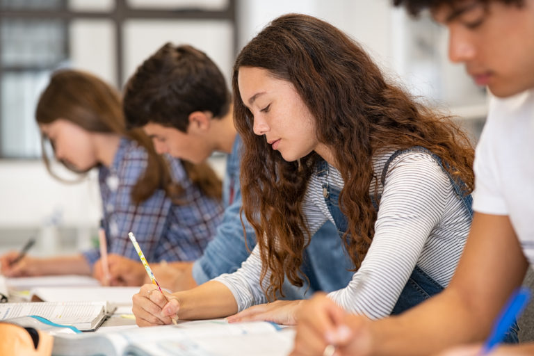 Estudantes internacionais enfrentam novas barreiras no Canadá