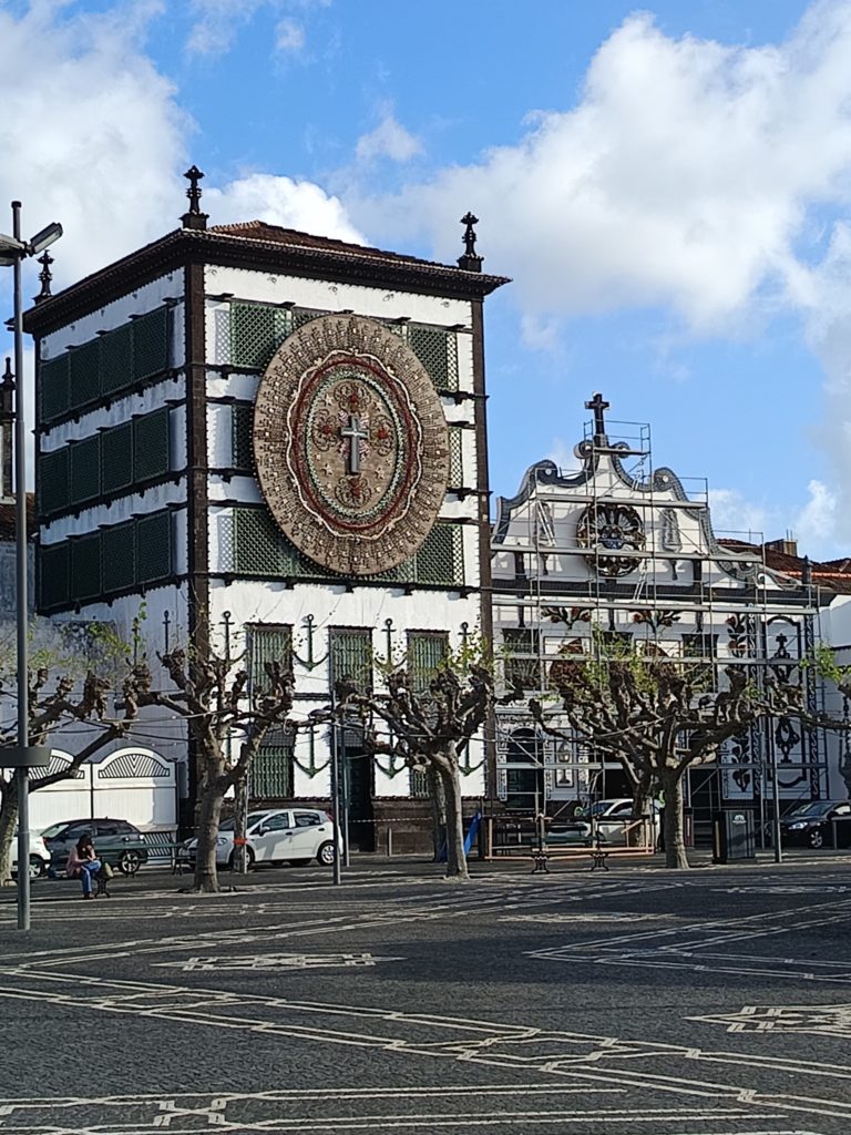 Perto de 130 mil lâmpadas iluminam festas do Senhor Santo Cristo