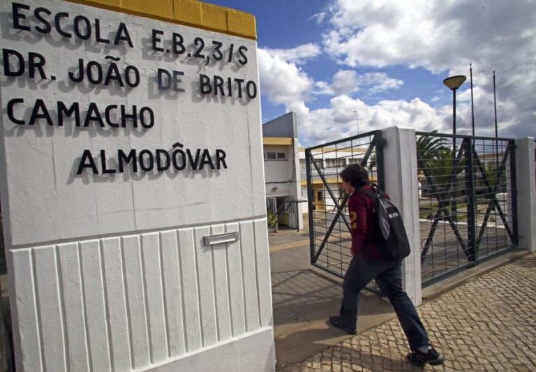 Arranca época de exames com 81.005 alunos na prova de Português do 12.º ano
