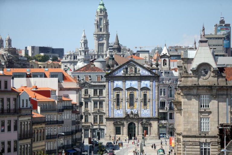 PSD, IL e CDS assinam hoje acordo de coligação apoiado por movimento cívico à Câmra do Porto