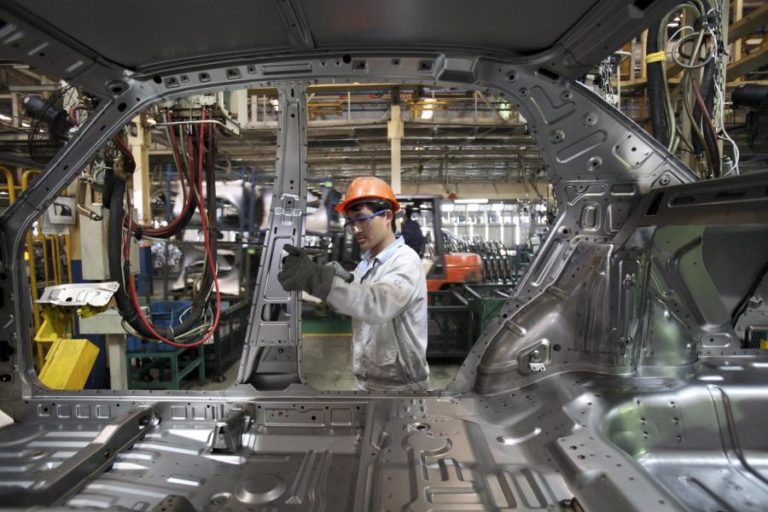 Atividade industrial da China recua para nível mais baixo desde setembro de 2022