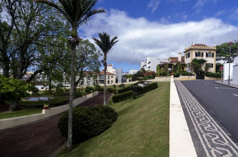 Compra de casas por estrangeiros cai para mínimos desde 2021