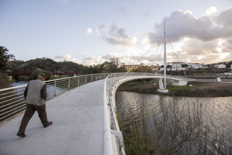 Encontrado corpo de rapaz de 17 anos desaparecido no rio em Odemira