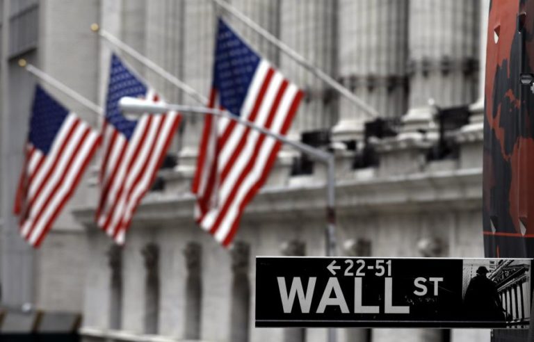 Wall Street em alta ligeira após dados da inflação
