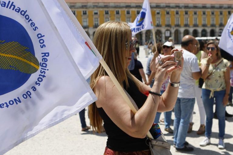 Sindicato alerta para possível encerramento de conservatórias por falta de trabalhadores