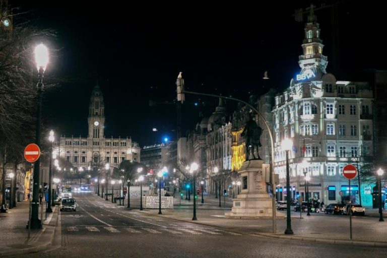 Proibido a partir de hoje vender álcool na rua no Porto entre as 21:00 e as 08:00