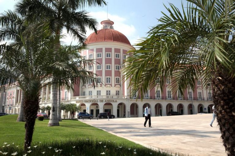 Bancos angolanos podem manter atividades de investimento até 2030