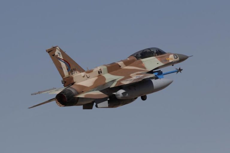 Israel bombardeia “infraestrutura militar” no oeste iraniano
