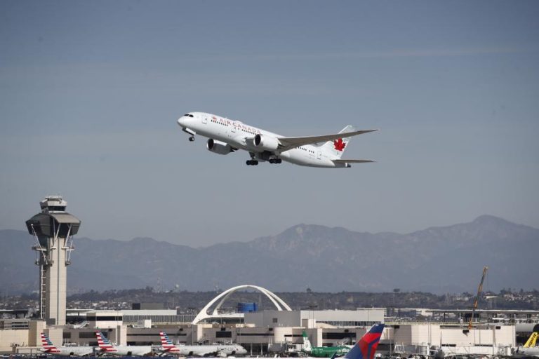 Air Canada começa a ligar Porto e Montreal e admite continuar depois do verão