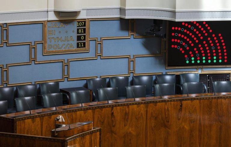 Parlamento finlandês aprova saída de tratado que proíbe minas antipessoais