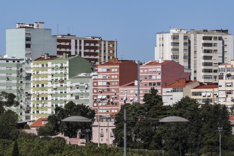 Euribor desce a três meses para menos de 2% e sobe a seis e a 12 meses