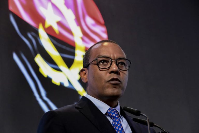 Lima Massano diz que subida do petróleo alivia pressão sobre as contas angolanas