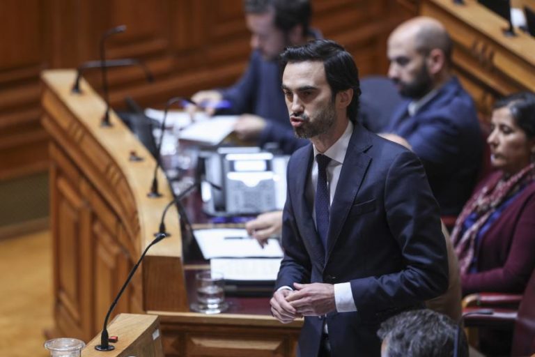 PS avisa que não aceitará “retrocessos na proteção laboral”