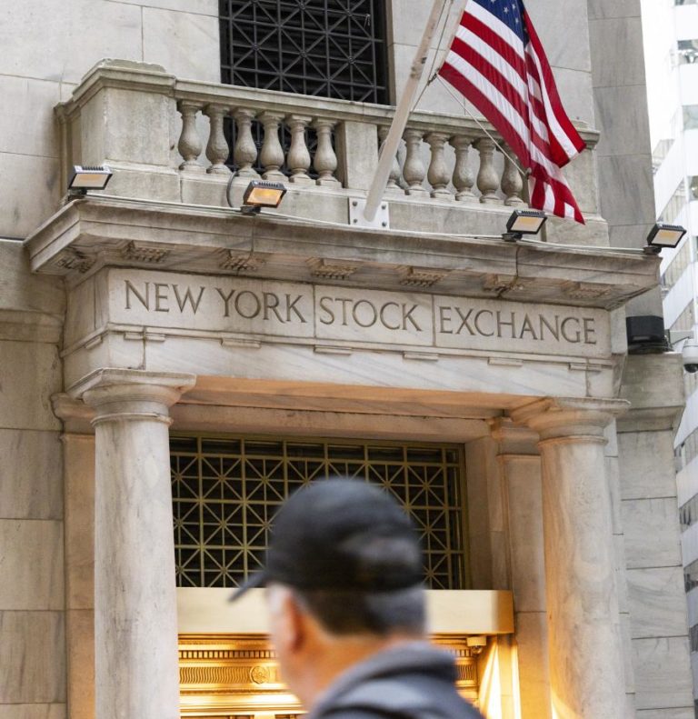 Wall Street negoceia mista em dia de críticas do Irão à NATO