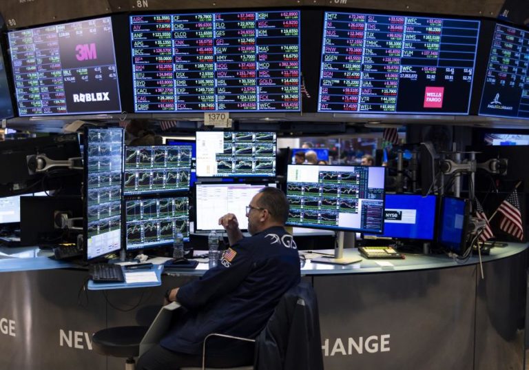 Wall Street volátil com investidores de olho nas negociações EUA-China