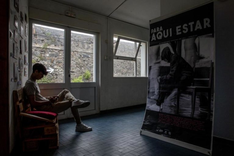 Cerca de 17% dos jovens dos 15 aos 34 anos abandonam pelo menos 1 nível de escolaridade