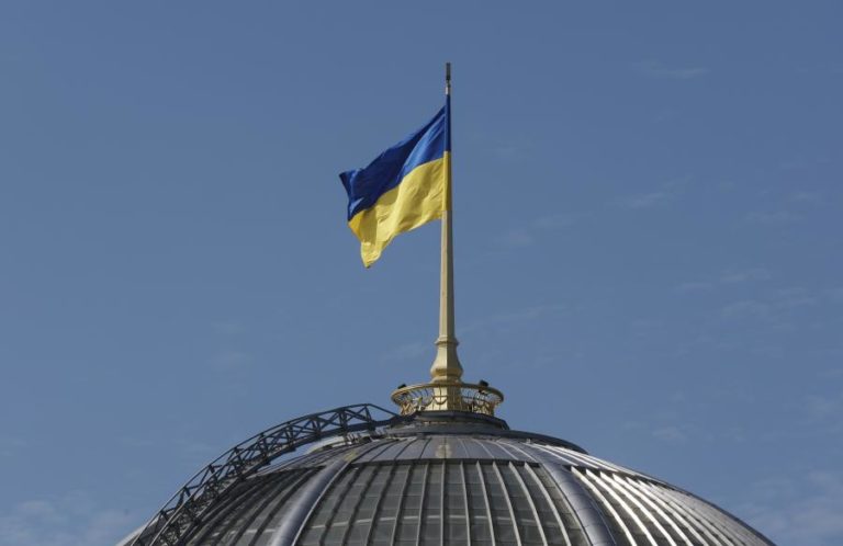 Cinco mortos e cerca de 20 feridos após ataques russos contra Kiev