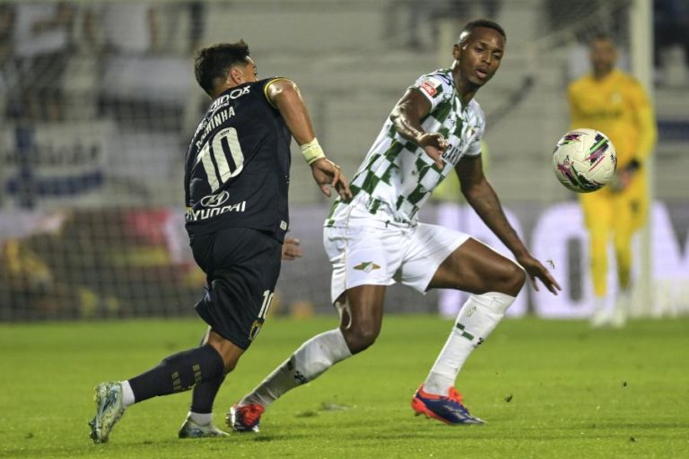 Sidnei Tavares troca Moreirense pelo Blackburn Rovers