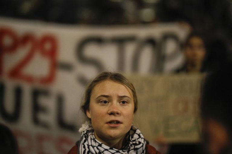 Greta Thunberg e outros ativistas viajam para Gaza em navio humanitário