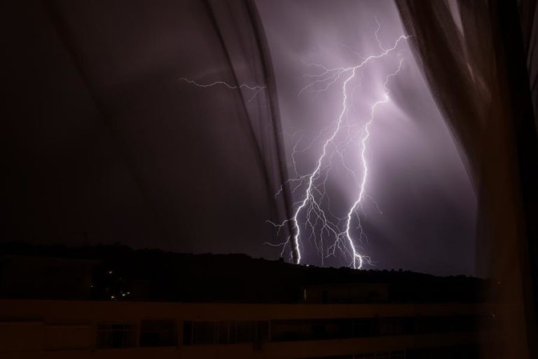 Cinco distritos de Portugal continental sob aviso amarelo devido a trovoada e granizo