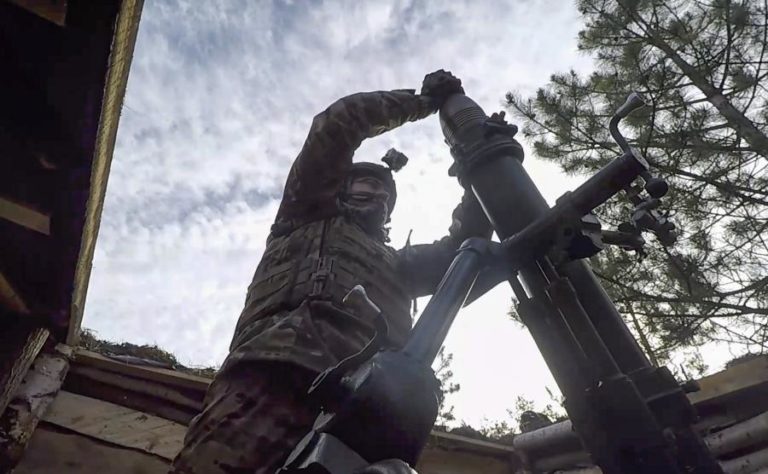 Ucrânia alerta para ataques da Rússia a alvos civis enquanto mundo olha para Médio Oriente