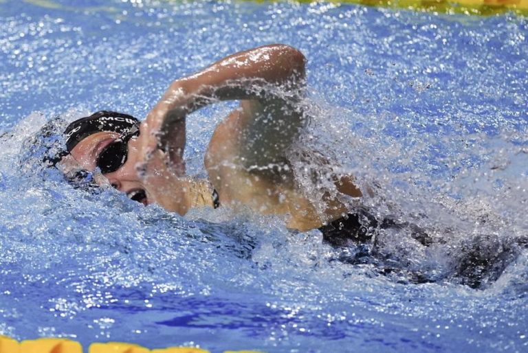 Nadadora canadiana Summer McIntosh bate recorde do mundo dos 200 metros estilos