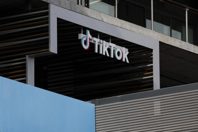 TikTok remove mais de meio milhão de conteúdos prejudiciais à saúde
