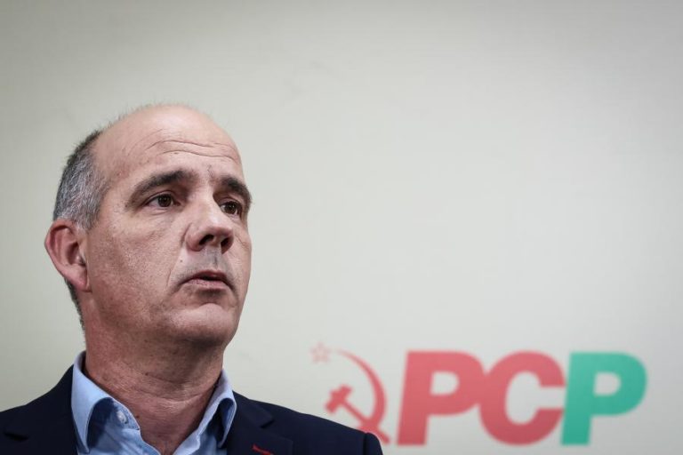 PCP acusa PS de “entregar-se nas mãos do PSD” ao prometer viabilizar programa de Governo