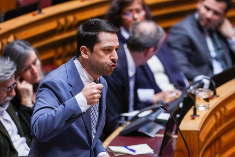 PS considera que novo elenco “traz pouco de novo” e critica “solução desgastada” na saúde