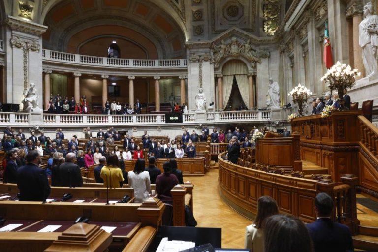 Parlamento começa hoje a preparar nova legislatura em semana de provável posse do Governo
