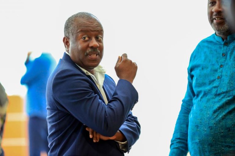 General angolano alega que entrou na reestruturação da CIF a pedido de Manuel Vicente