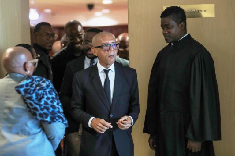 General angolano “Kopelipa” nega em tribunal acusações de apropriação de projetos estatais